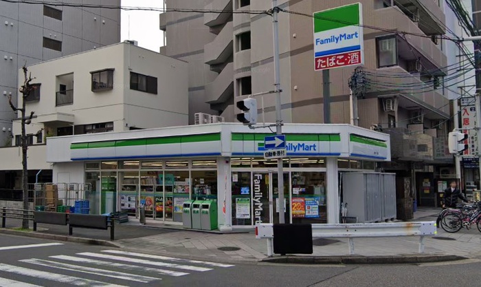 コンビニ　ファミリーマート新栄一丁目店（コンビニ）まで300m