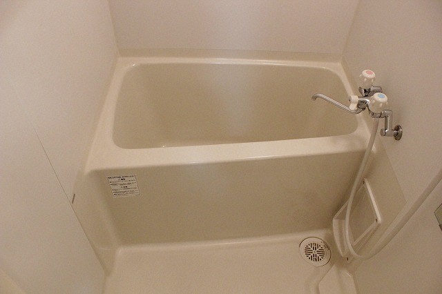 バス・シャワールーム　広々快適なバスルームです♪