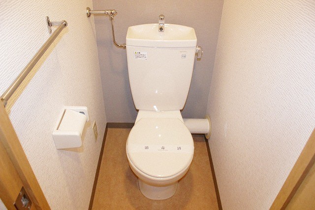 トイレ　当店特別価格にて温水洗浄便座取付プラン実施しております♪