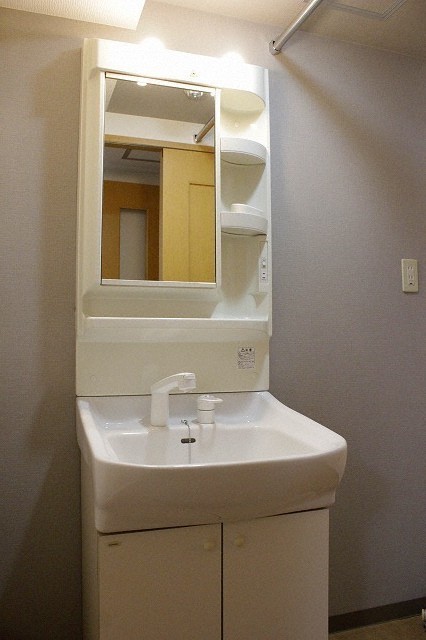 洗面設備　毎日の生活に必須な洗面化粧台付き♪