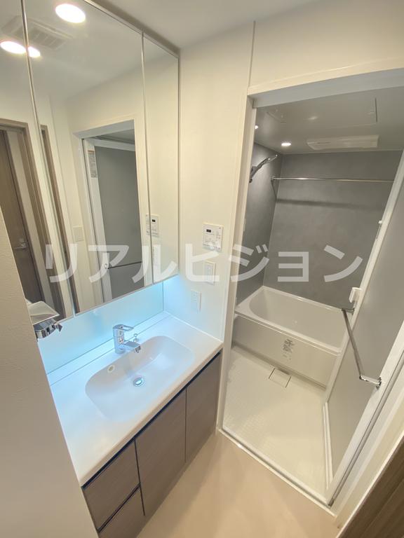 洗面設備　同一タイプ。色味が異なる場合がございます。