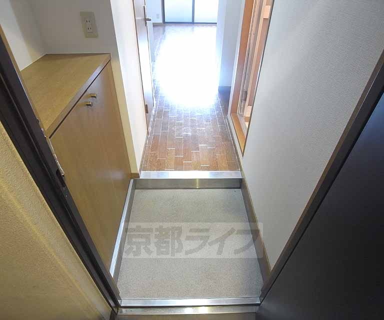 玄関　ゆったりとした玄関です。