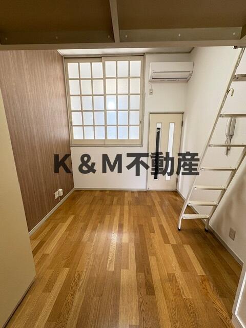 居室・リビング　こちらのリビングで趣味の時間をお楽しみください