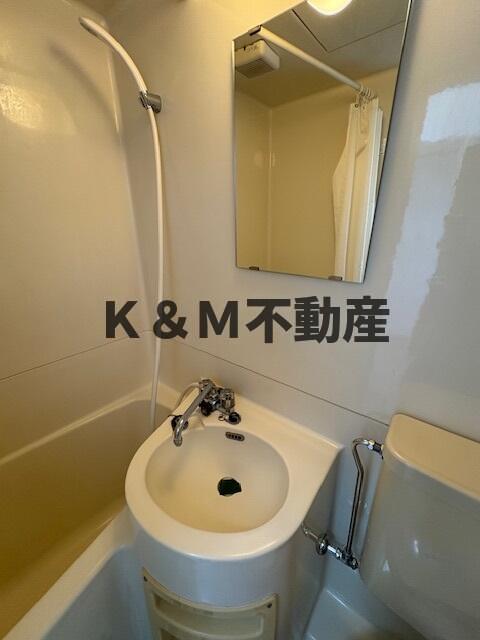 洗面設備　ゆったりとスペースのある洗面所