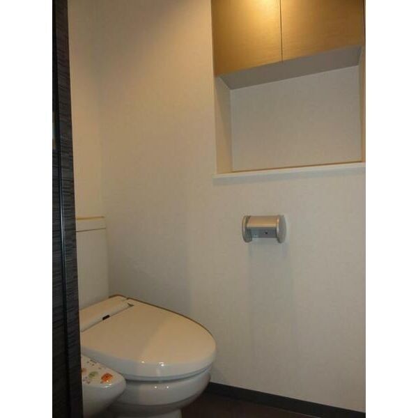 トイレ　※写真は同じマンションの違う部屋のものになります。