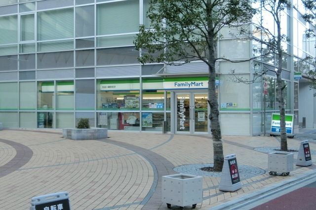 コンビニ　ファミリーマート市川八幡二丁目店（コンビニ）まで213m