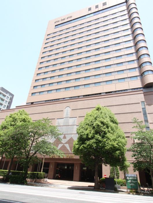 飲食店　ロイヤルパークホテル（飲食店）まで494m