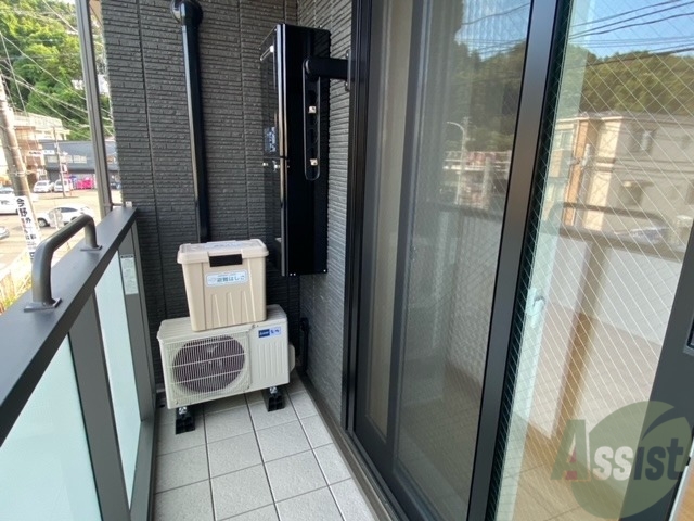 バルコニー　バルコニーはいい陽当りでお洗濯もはかどりそうです