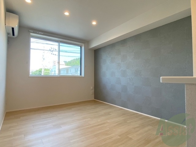 居室・リビング　リビングはこちら、開放感とダウンライトがポイントですね