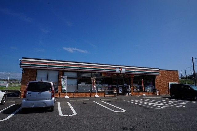 コンビニ　セブンイレブン（コンビニ）まで850m