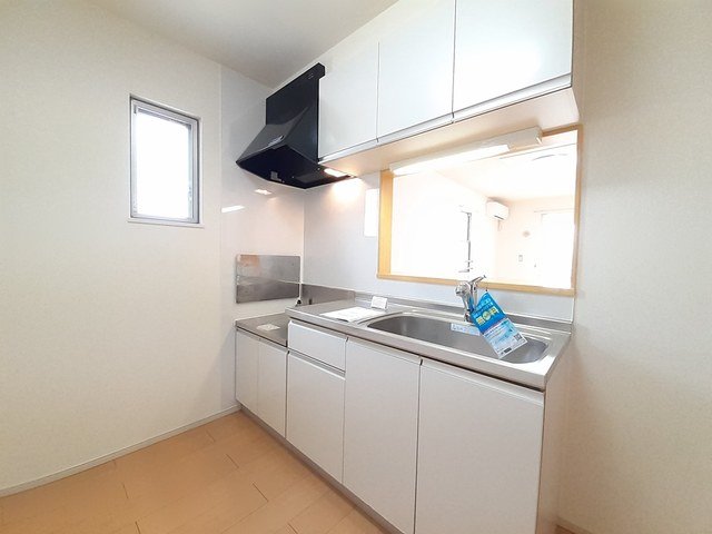 キッチン　コンパクトなキッチンで掃除もラクラク