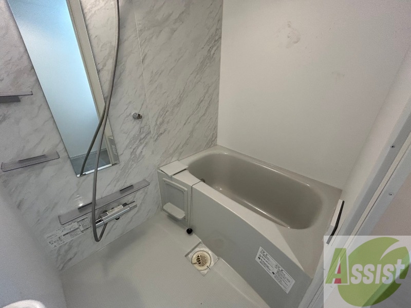 バス・シャワールーム　お風呂になります。一日の疲れを癒してくださいね。