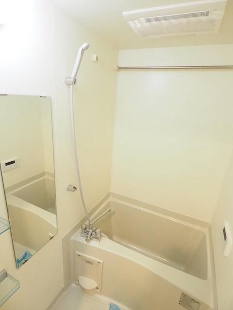 バス・シャワールーム　※別部屋の写真です