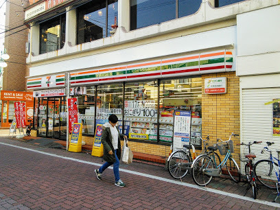 コンビニ　セブンイレブン（コンビニ）まで221m