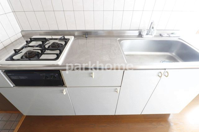 キッチン　コンパクトなキッチンで掃除もラクラク