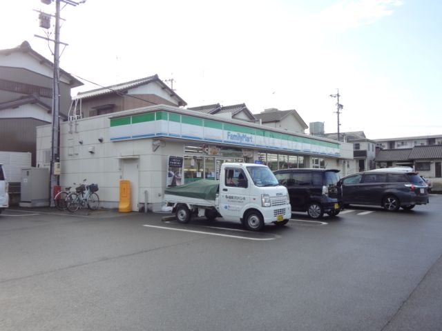 コンビニ　ファミリーマート（コンビニ）まで420m