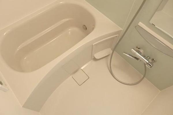 バス・シャワールーム　浴室乾燥機、追い焚き機能付きバス！