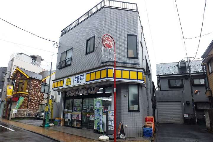 コンビニ　ヒロマルチェーン（コンビニ）まで677m