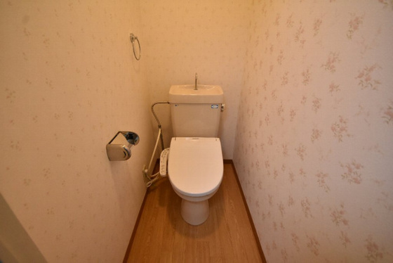 トイレ　※掲載写真は同マンション別部屋参考写真となります。