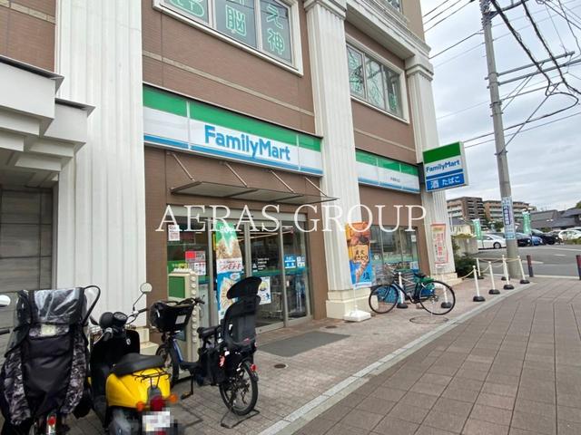 コンビニ　ファミリーマート 戸塚駅北店（コンビニ）まで663m