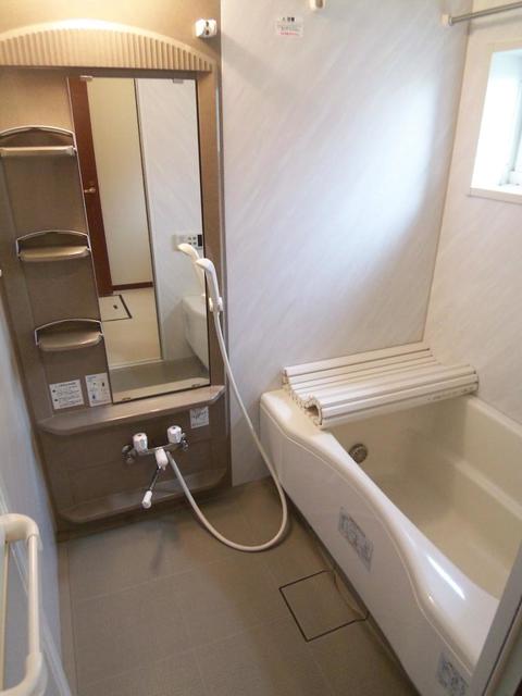 バス・シャワールーム　窓あり