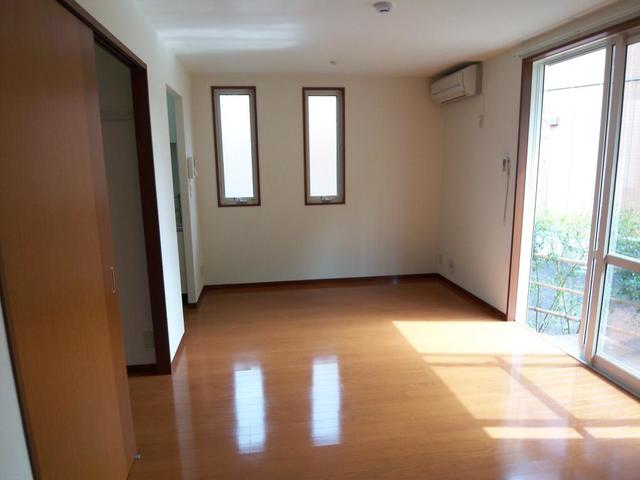 居室・リビング　明るいお部屋です