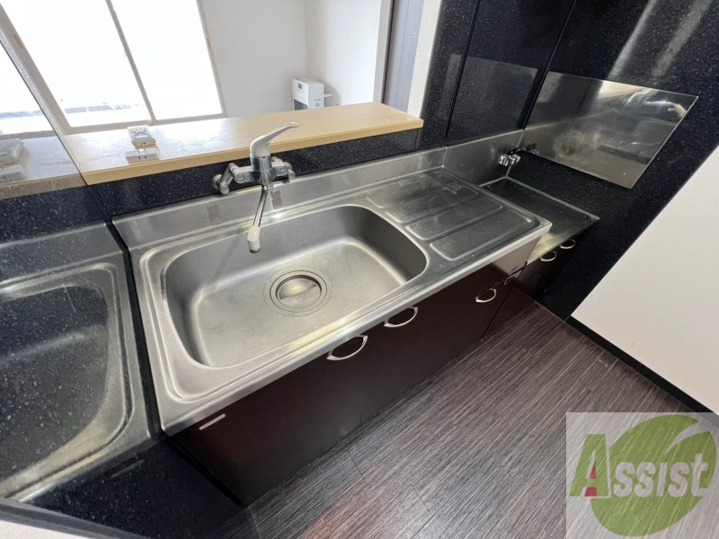 キッチン　ガスキッチンです。２口コンロが設置できます。