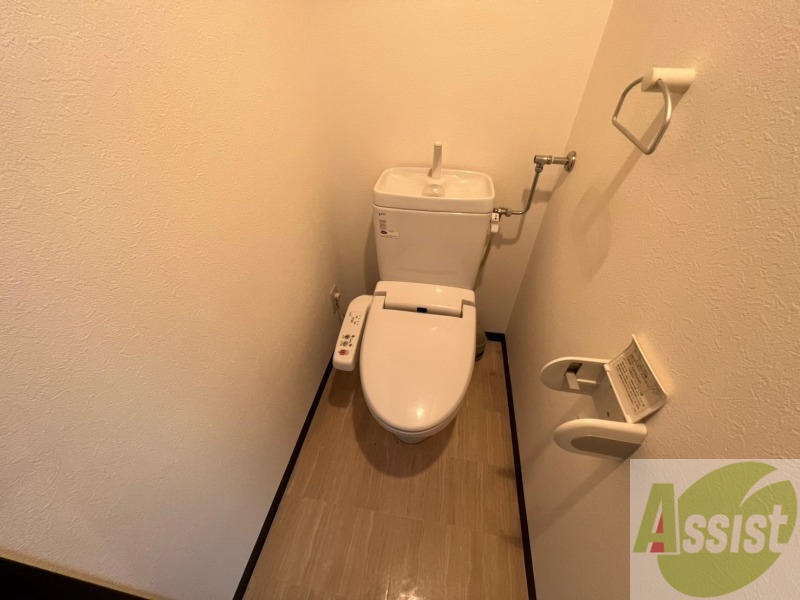 トイレ　ウォシュレット機能がついたトイレ。安心して使用できますね。