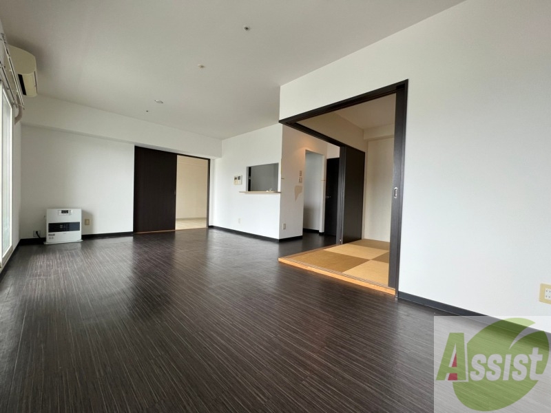 居室・リビング　広くてキレイなお部屋が広がっていて、充実した生活が送れそう。