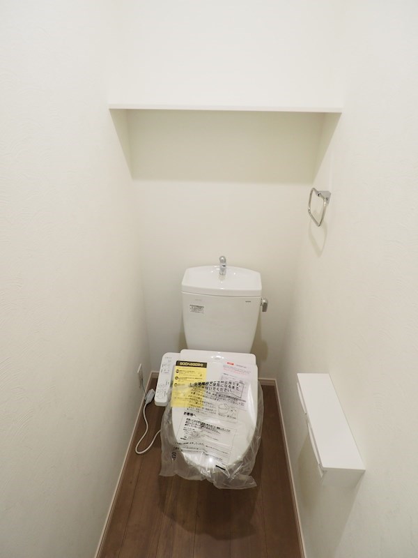 トイレ　温水洗浄便座