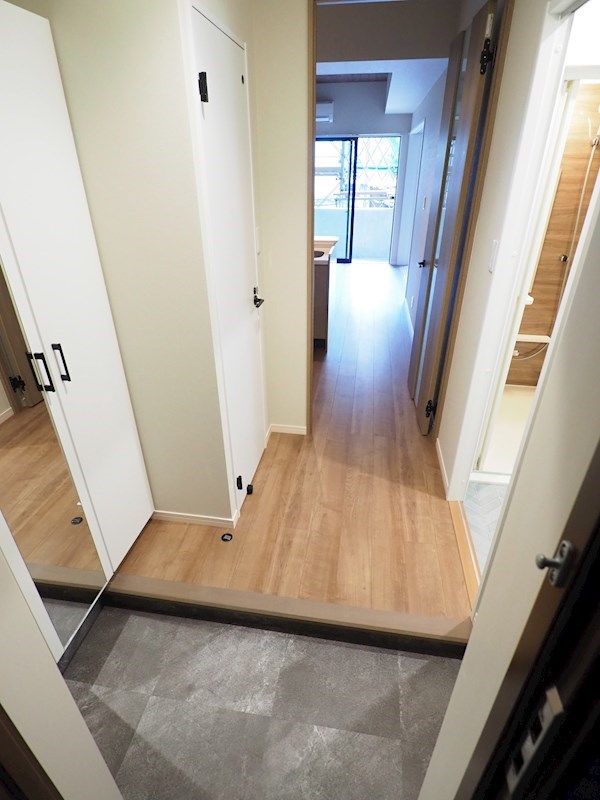 玄関　人感センサー照明付き