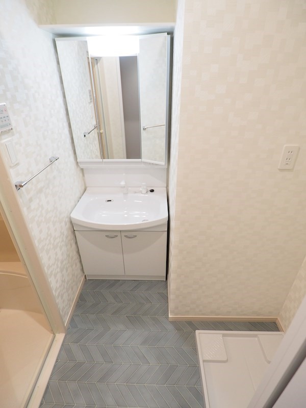 洗面設備　脱衣所も広くて安心です