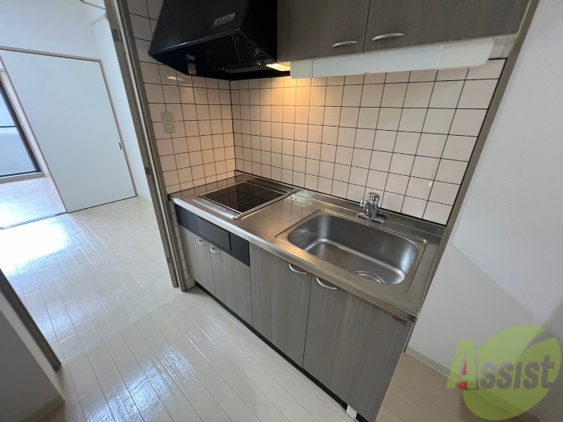 キッチン　キッチンは２口ＩＨコンロ付きで同時調理可能です