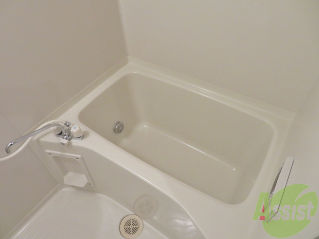 バス・シャワールーム　お風呂は一日の疲れを癒す空間で落ち着く広さです