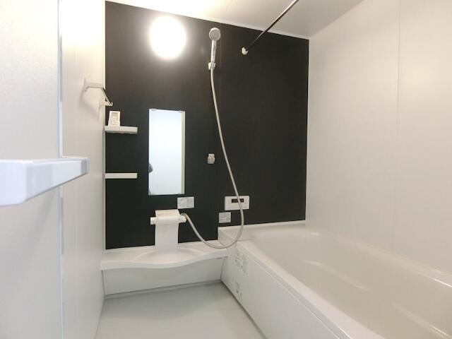 バス・シャワールーム　落ち着いた空間のお風呂です