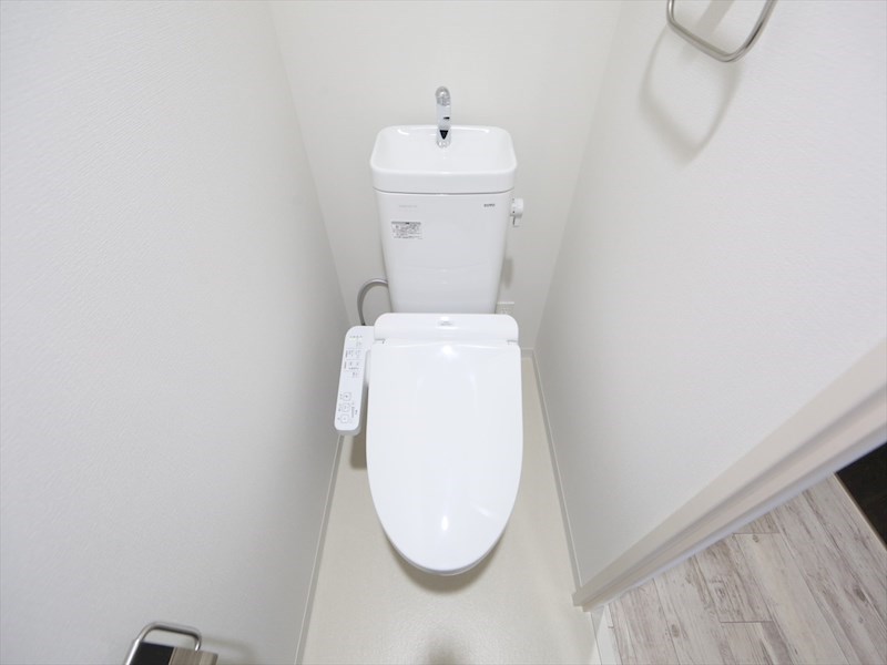 トイレ　温水洗浄暖房便座付トイレ