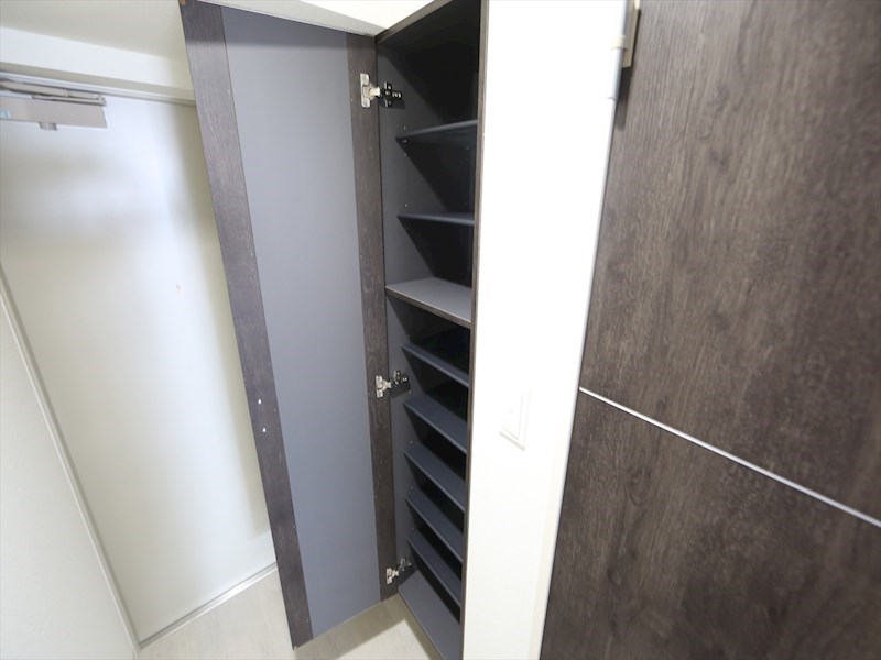 玄関　玄関　シューズボックス付（収納充実してます）