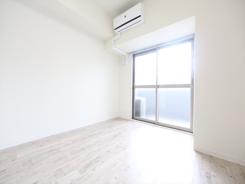 バルコニー　洋室13.1帖　2面採光　エアコン完備　バルコニー