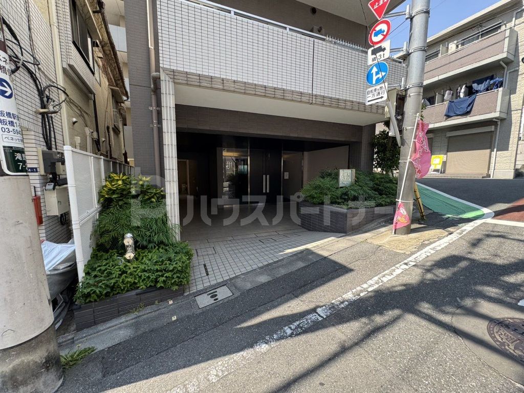 エントランス　駐車場