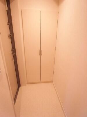 玄関　写真は同タイプ住居です。