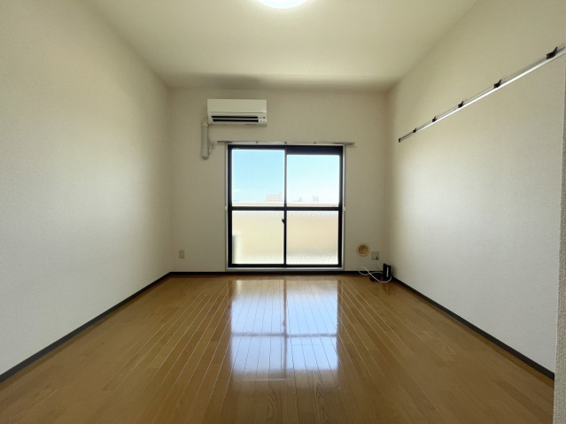 居室・リビング　同物件別号室