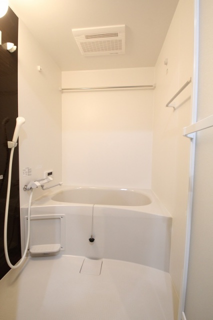 バス・シャワールーム　同物件、別号室のものです。