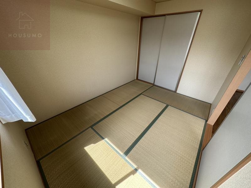 その他部屋・スペース　開放的な寝室です