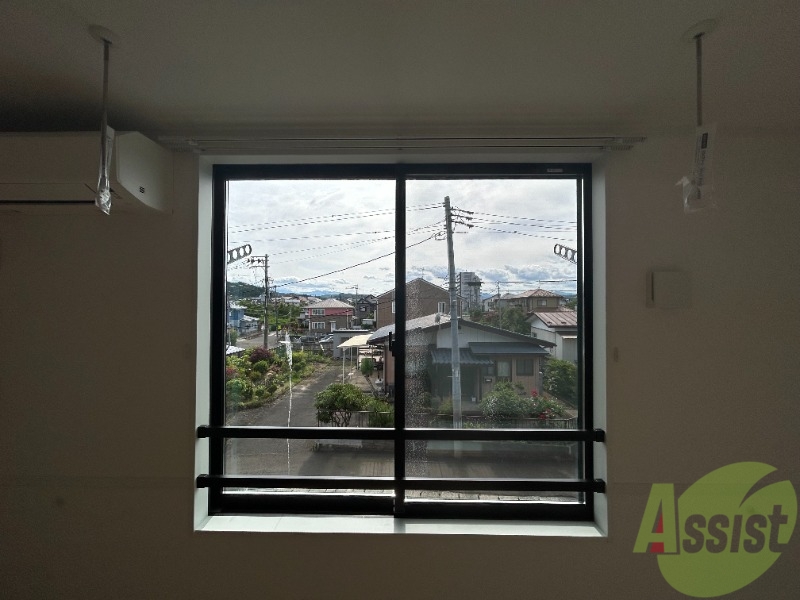 バルコニー　ベランダはございませんが、室内物干しが付いています。