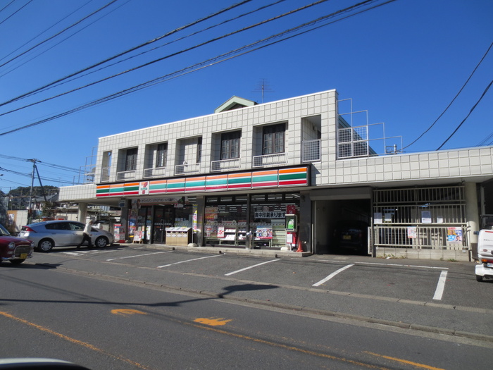 コンビニ　セブンイレブン（コンビニ）まで550m