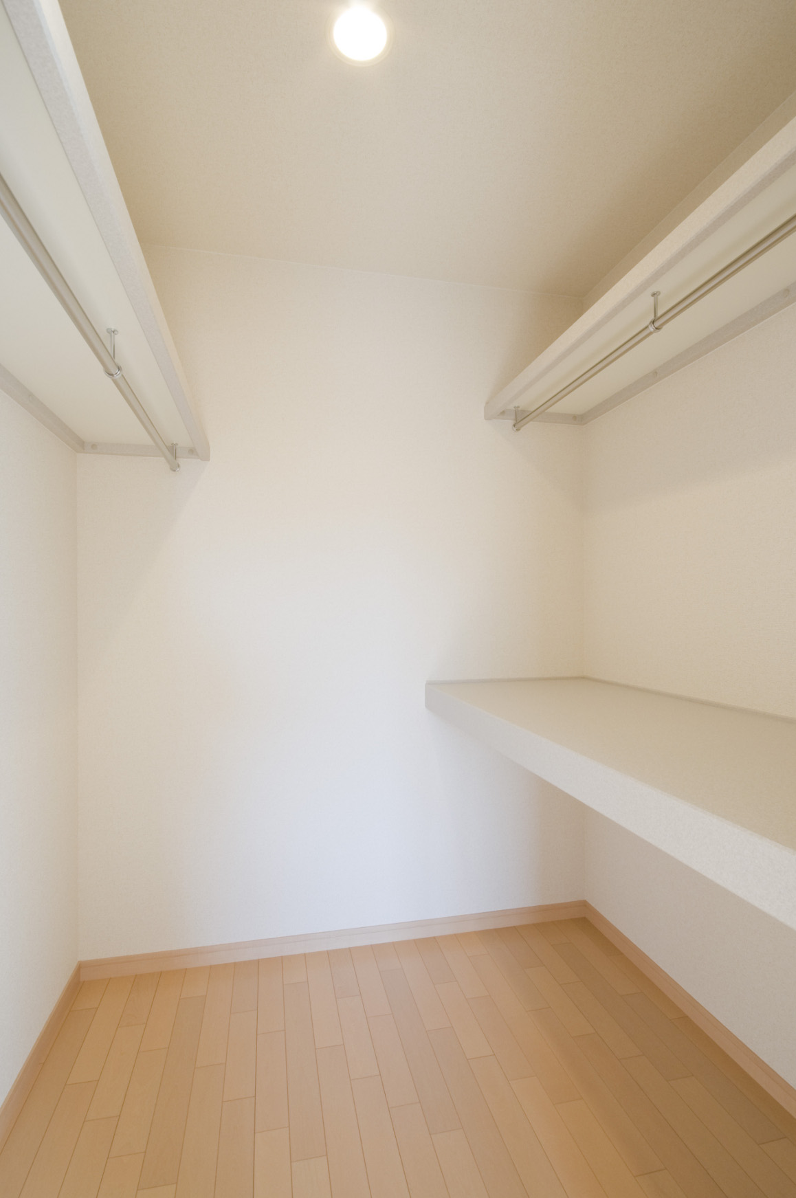 収納　ウォークインクローゼット2.3帖