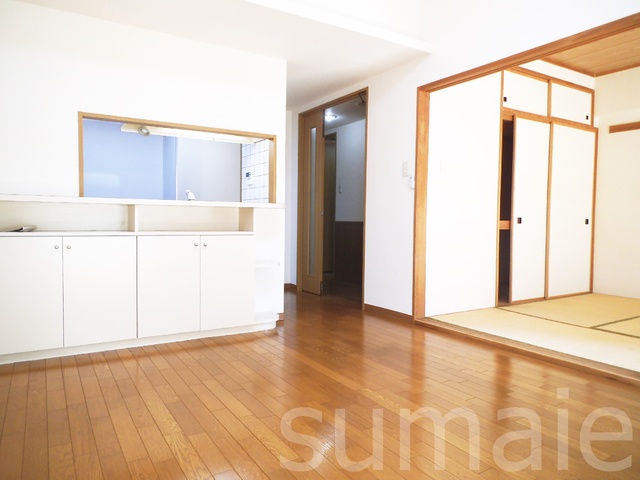 居室・リビング　キッチン周り広々です！