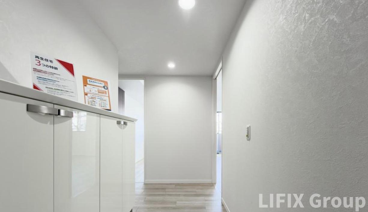 玄関　※別部屋の写真になります。