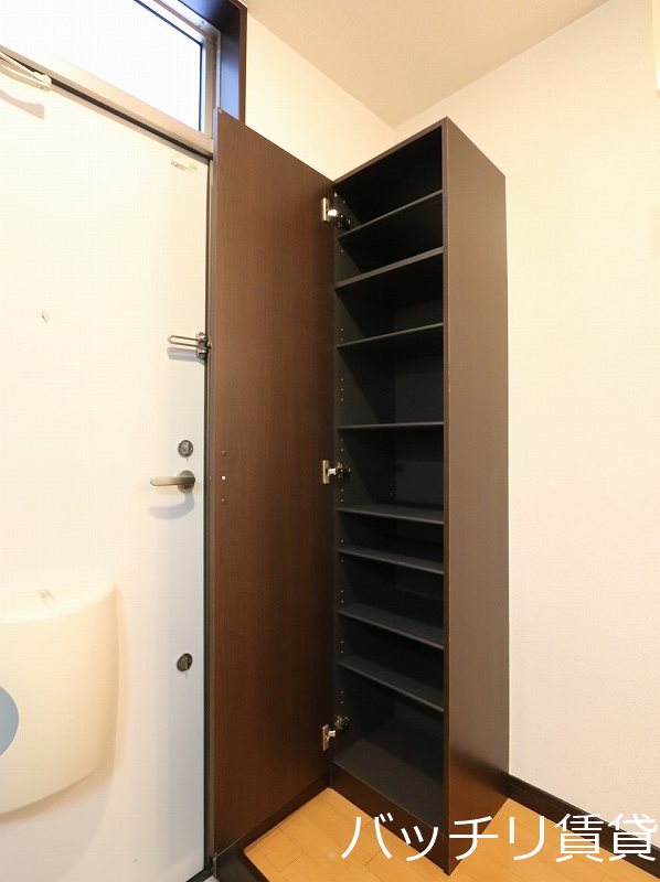 玄関　同型タイプの為、現状を優先いたします