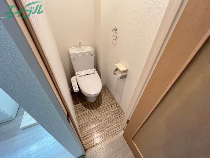 トイレ　別部屋反転画像参考